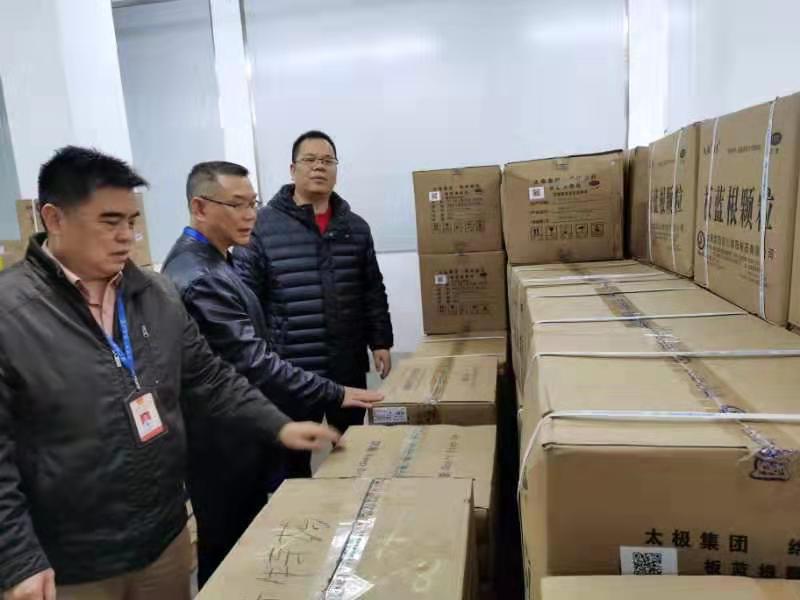 檢查組檢查藥品批發企業.jpg