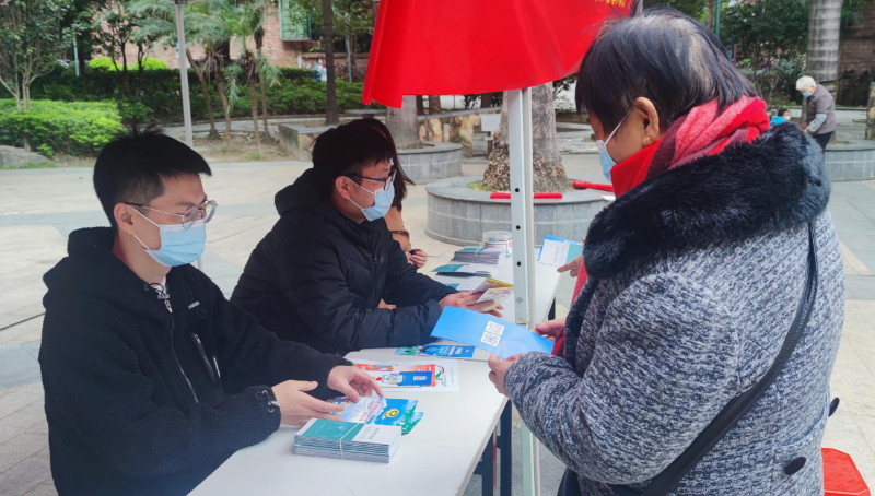 （圖為2022年12月6日，在清新區太和鎮建設社區駿豪城開展地名管理政策宣傳活動）.jpg