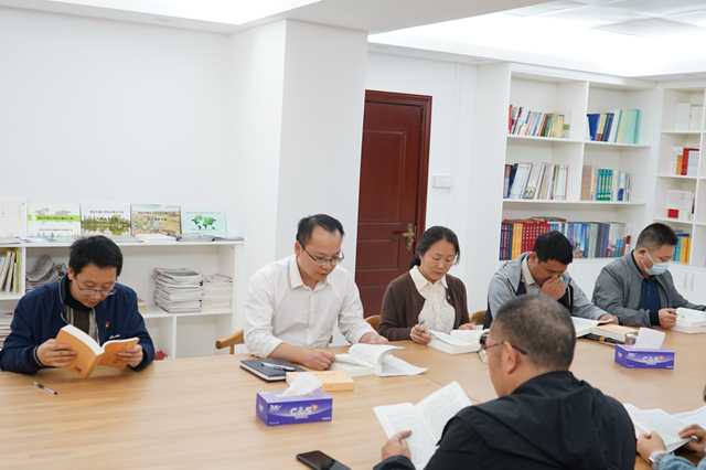 2023年4月25日，清遠市水利局開展讀書學(xué)習(xí)主題活動。.JPG