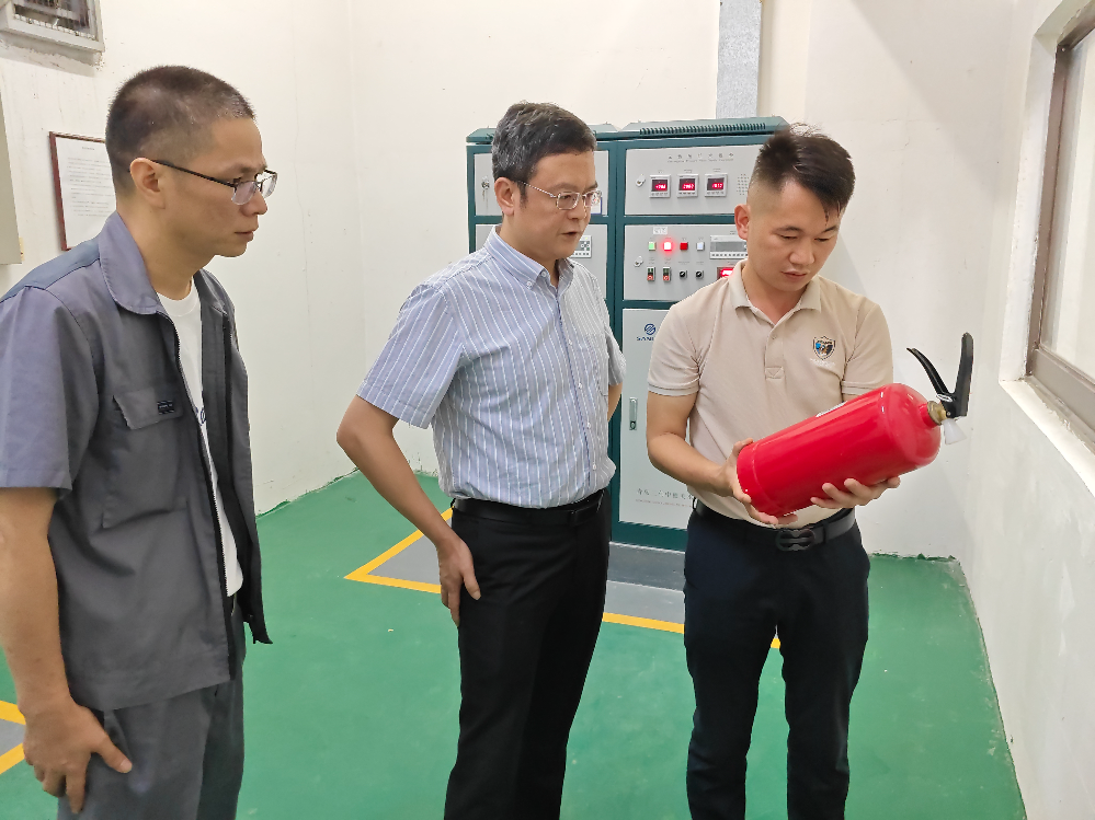 市住房城鄉建設局領導帶隊到清城區中倫東海岸小區檢查電動自行車安全隱患整治、消防安全、防汛防風、生活垃圾分類等工作