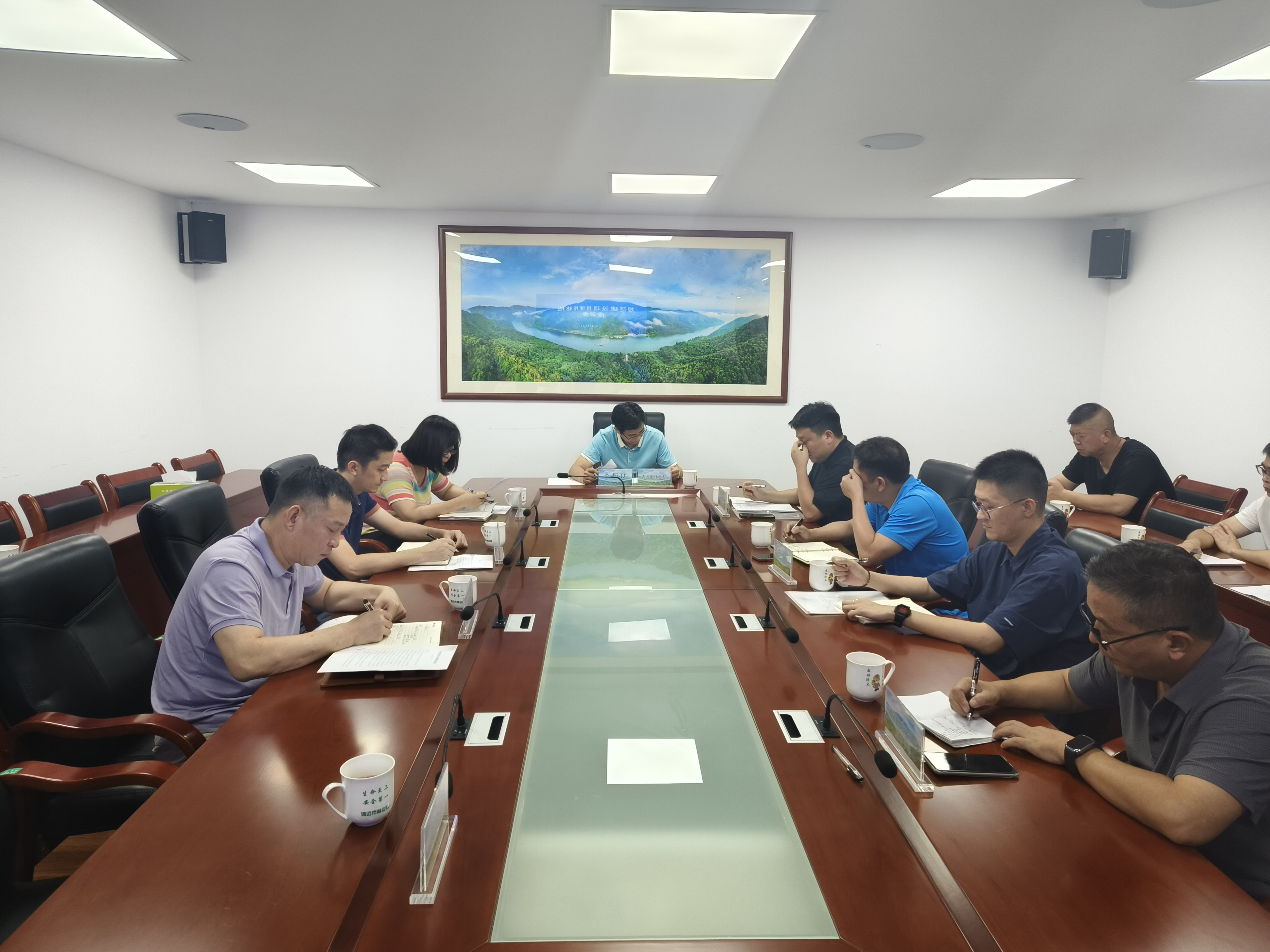 清遠(yuǎn)市林業(yè)局召開規(guī)范建設(shè)項目使用林地座談會
